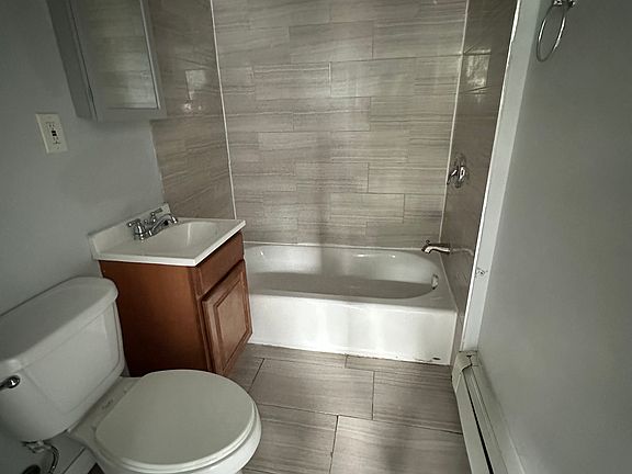 3rd image of 435-441 Westminster Ave #B1