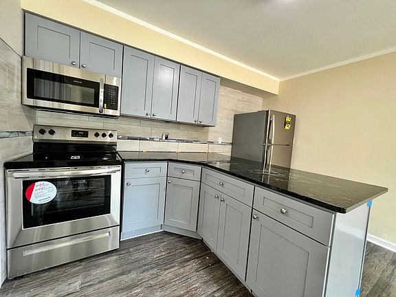 5th image of 3807 Lippincott Blvd #1