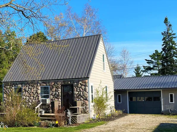 7434 Woodland Rd, Lexington, MI 48450