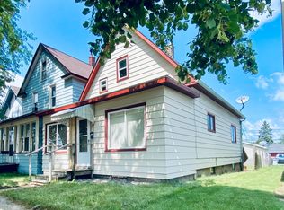 14 4th St SW, Chisholm, MN 55719