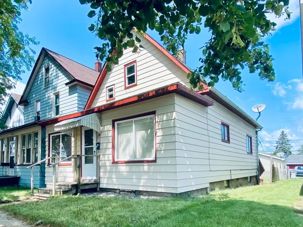 14 4th St SW, Chisholm, MN 55719