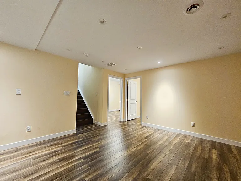 546 Albany Way NW — Photo 17