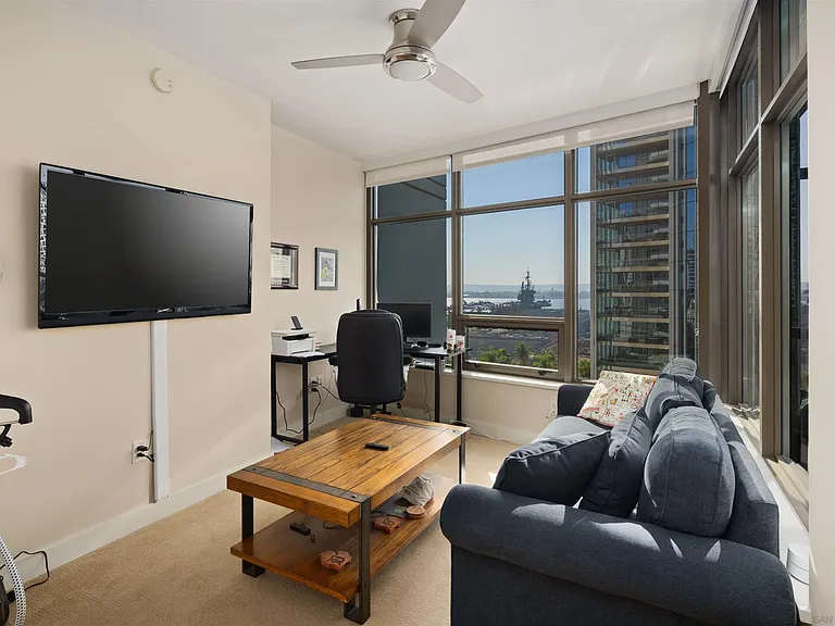 700 W East St #1303 — Photo 9