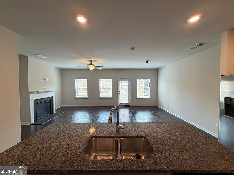 7091 Gladstone Cir — Photo 5
