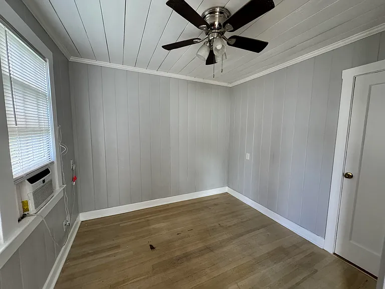 200 Park Ave #6 — Photo 2