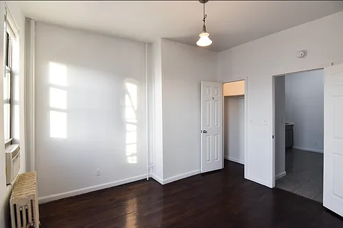 955 Grand St #3R Photo 1