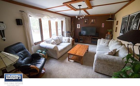 Tastefully decorated living rm