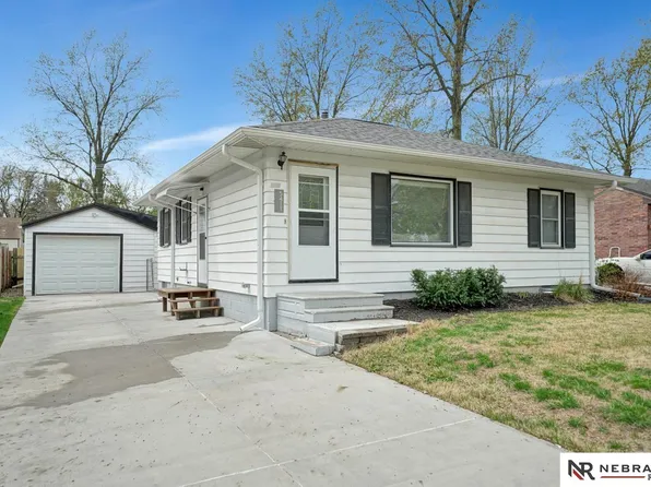 5411 Knox St, Lincoln, NE 68504