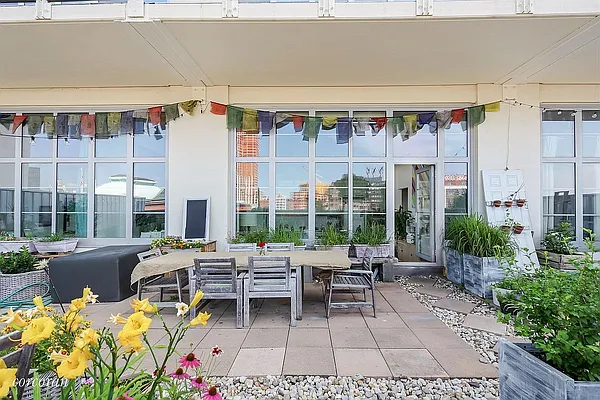 Rented by Corcoran | media 25