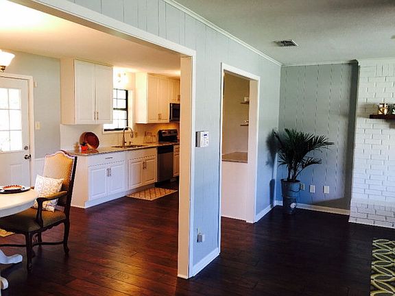 3rd image of 611 Chancellor Dr