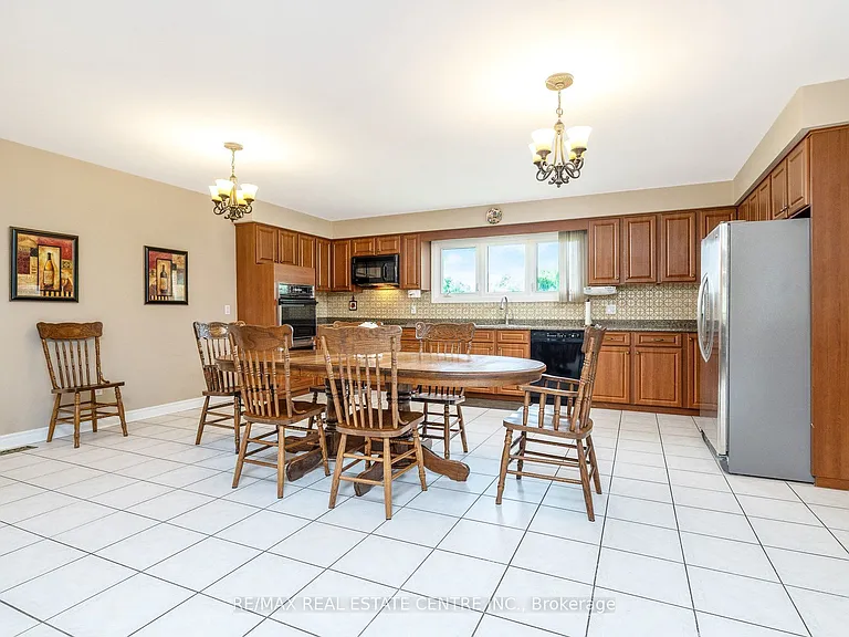 3161 Steeles Ave W — Photo 11