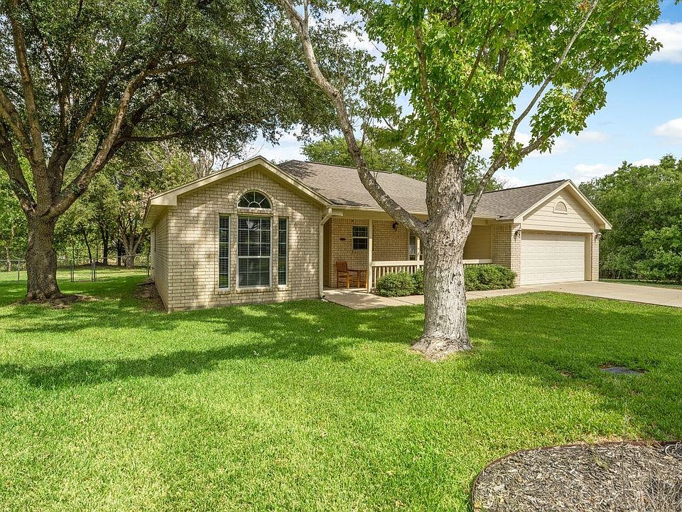 1st image of 119 Lake Circle