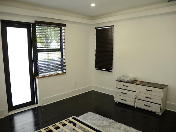 3rd image of 730 14th Pl APT 3