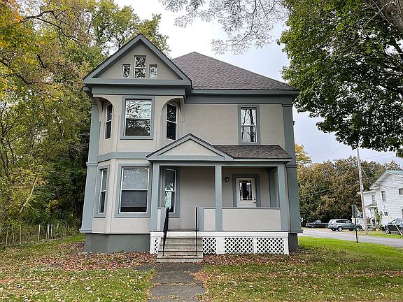 3rd image of 203 Main St