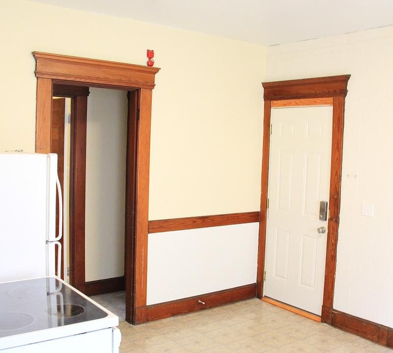 Well lit kitchen - electronic locks front and back doors for convenience