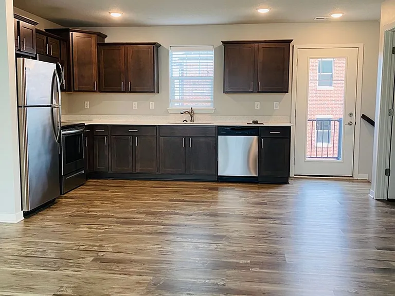 Cove at Kettlestone Townhomes — Photo 5