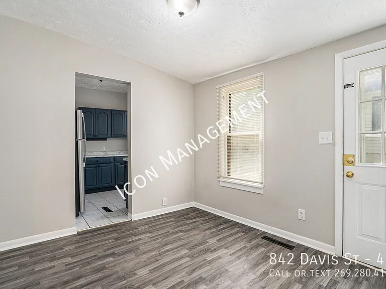 842 Davis St #4 — Photo 4