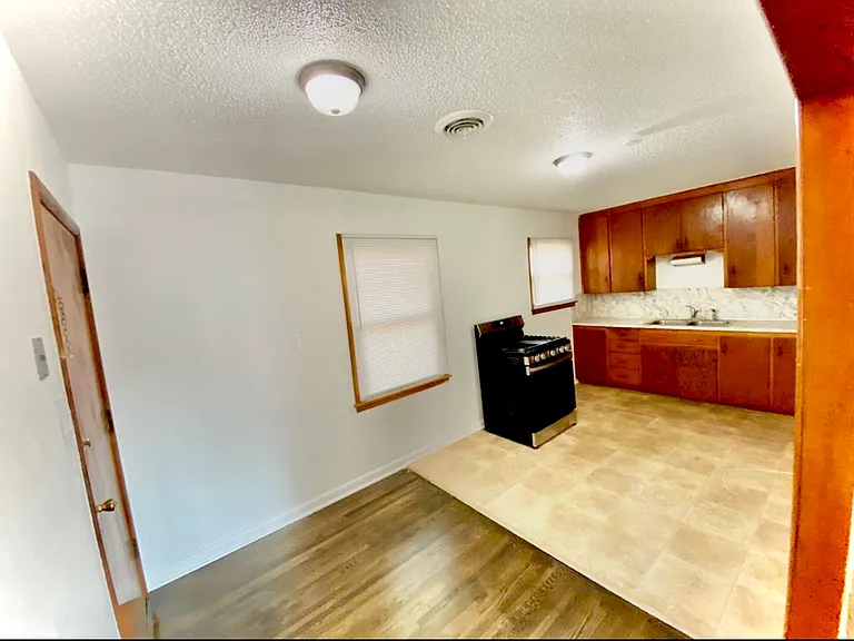 1035 N Canton Ave — Photo 3