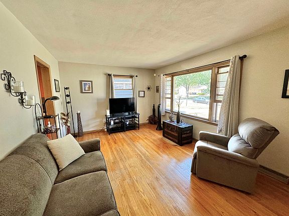 5th image of 2104 Paradise Blvd