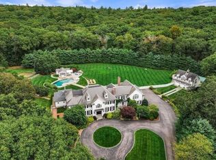 8 Hamlins Xing, Dover, MA 02030