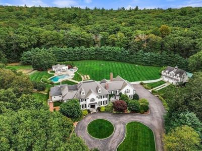 8 Hamlins Xing, Dover, MA, 02030