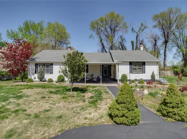 1547 Ladd Ave, Wood River, IL 62095