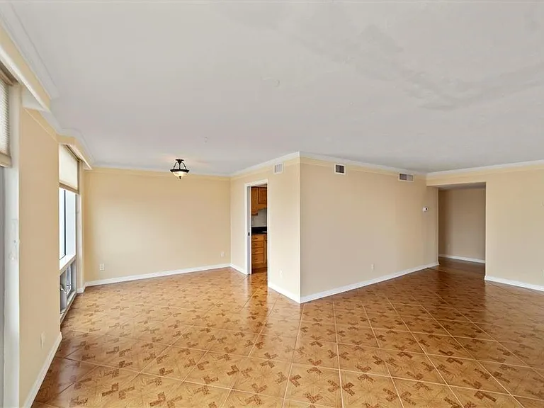 1111 N Gulfstream Ave #16C — Photo 6