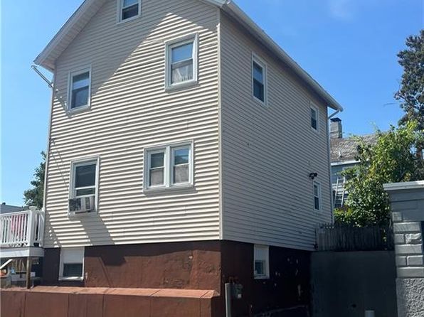 51 Cleveland St, Pawtucket, RI 02860