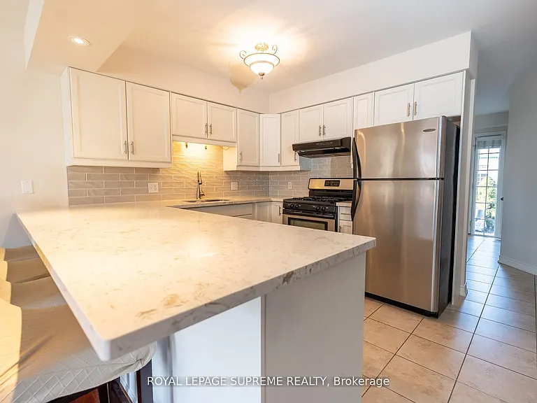 31 1/2 Thorold Rd E — Photo 28