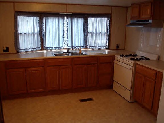 4th image of 425 E 14th St