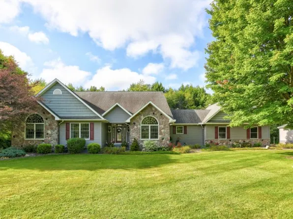 5629 Fairway Dr, Vassar, MI 48768