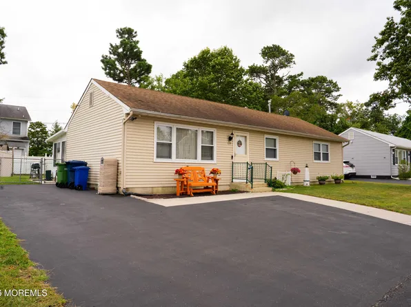 129 Spray Avenue, Beachwood, NJ 08722