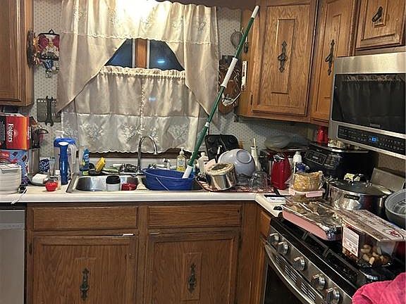 4th image of 601 Main St