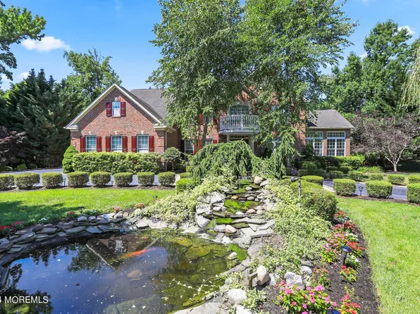 5 Bridgewater Way, Farmingdale, NJ 07727