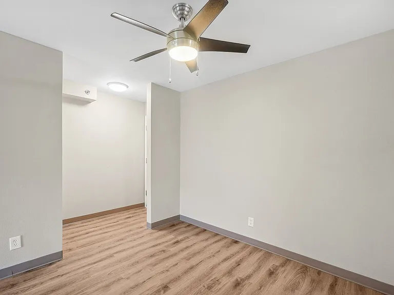 Norhardt Apartments — Photo 18