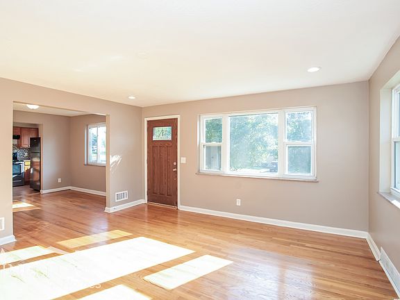 3rd image of 5863 Willow Oak Ln