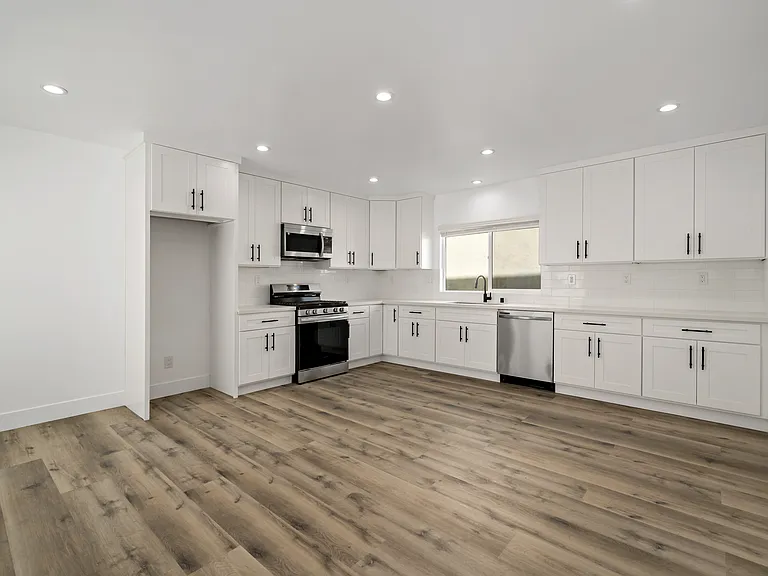 2729 Frankel St #1/2 — Photo 5