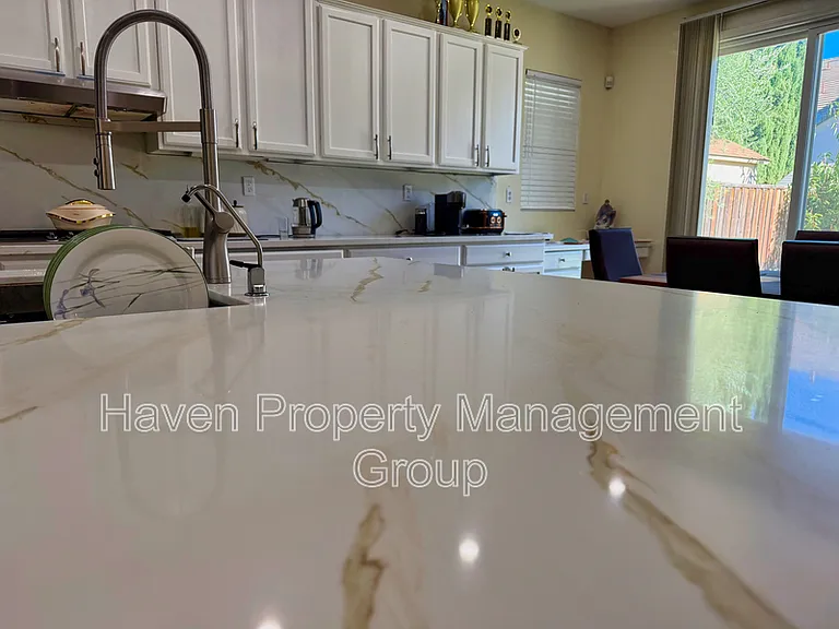 49 E Heritage Dr — Photo 8