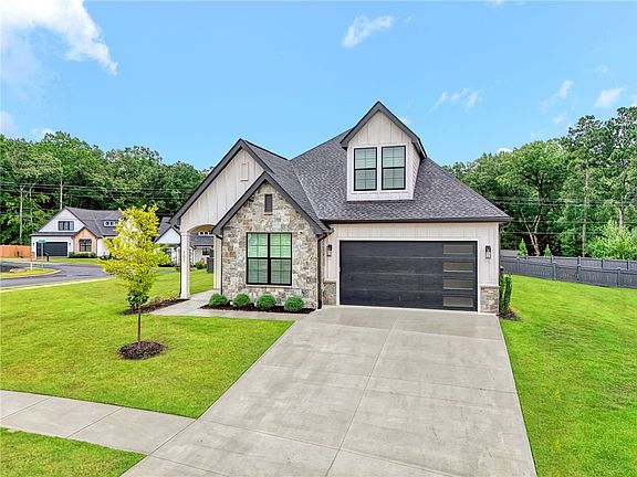 2nd image of 101 Pine Hill Way