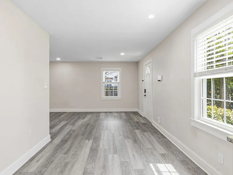 408 E Little Creek Rd — Photo 8