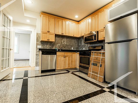 69 Babcock St. #6 Brookline (Coolidge Corner) Unit Photo 2