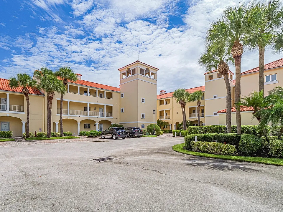 5060 Harmony Cir #304