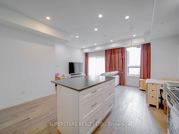 5th image of 18 Lytham Green Cir #12