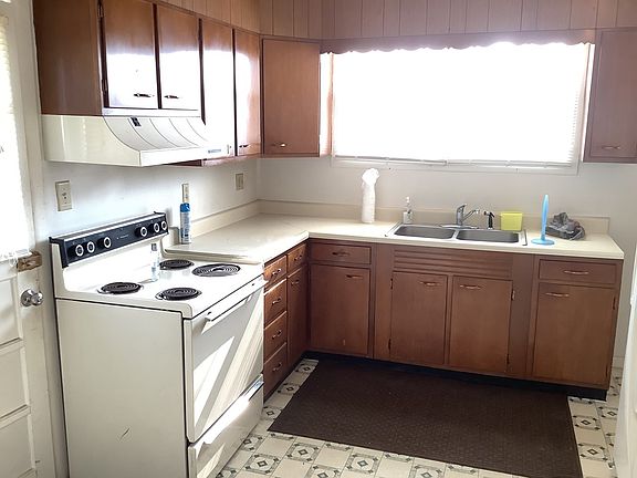 3rd image of 850 W Main St