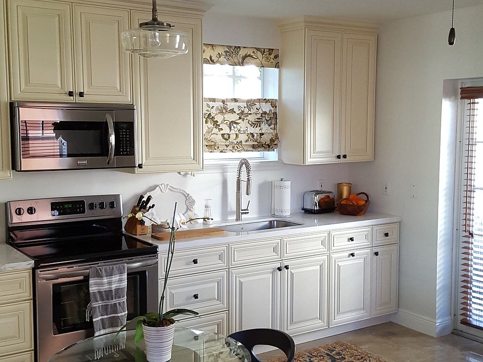 2nd image of 2870 Pine Tree Dr APT 6