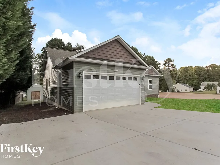 409 Lakeridge Dr — Photo 3