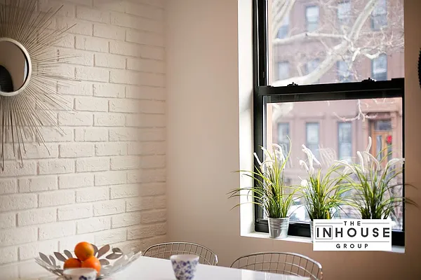 Sold by The In House Group | media 14