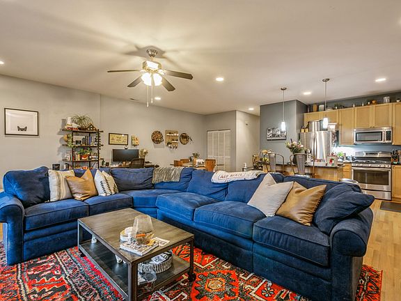 4th image of 2058 N Western Ave APT 202