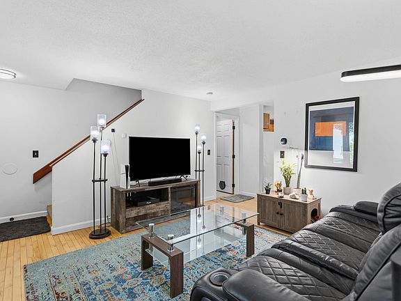 5th image of 331 Blucher Street