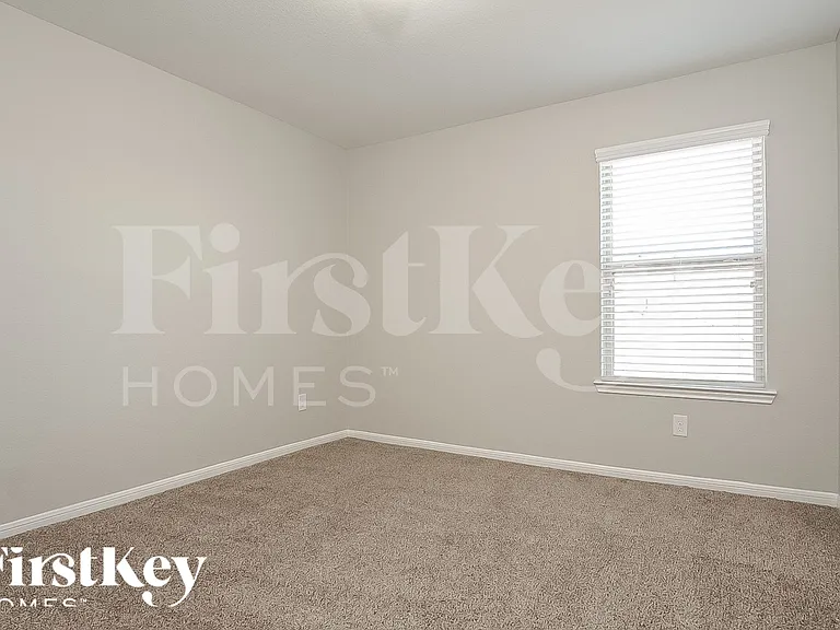 29018 Innes Park Pl — Photo 13